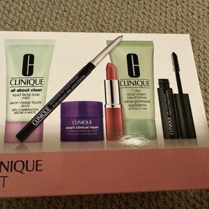 Clinique Makeup Set